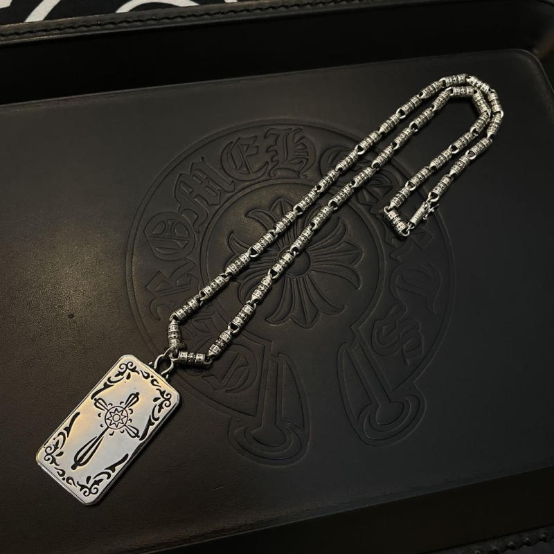 Ch*0me He**ts necklaces